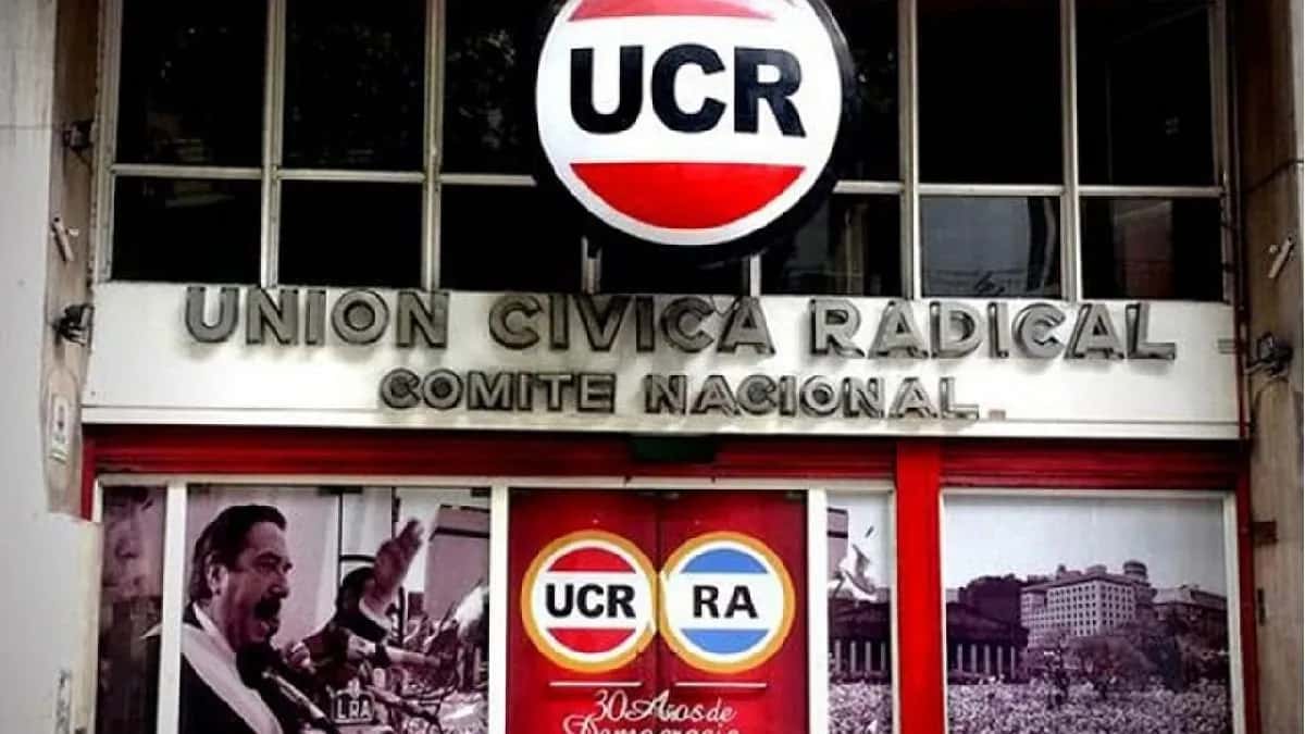 La UCR convocó a participar de la gran marcha universitaria