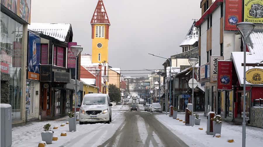 Una nevada en plena primavera sorprendió a turistas y habitantes de Ushuaia