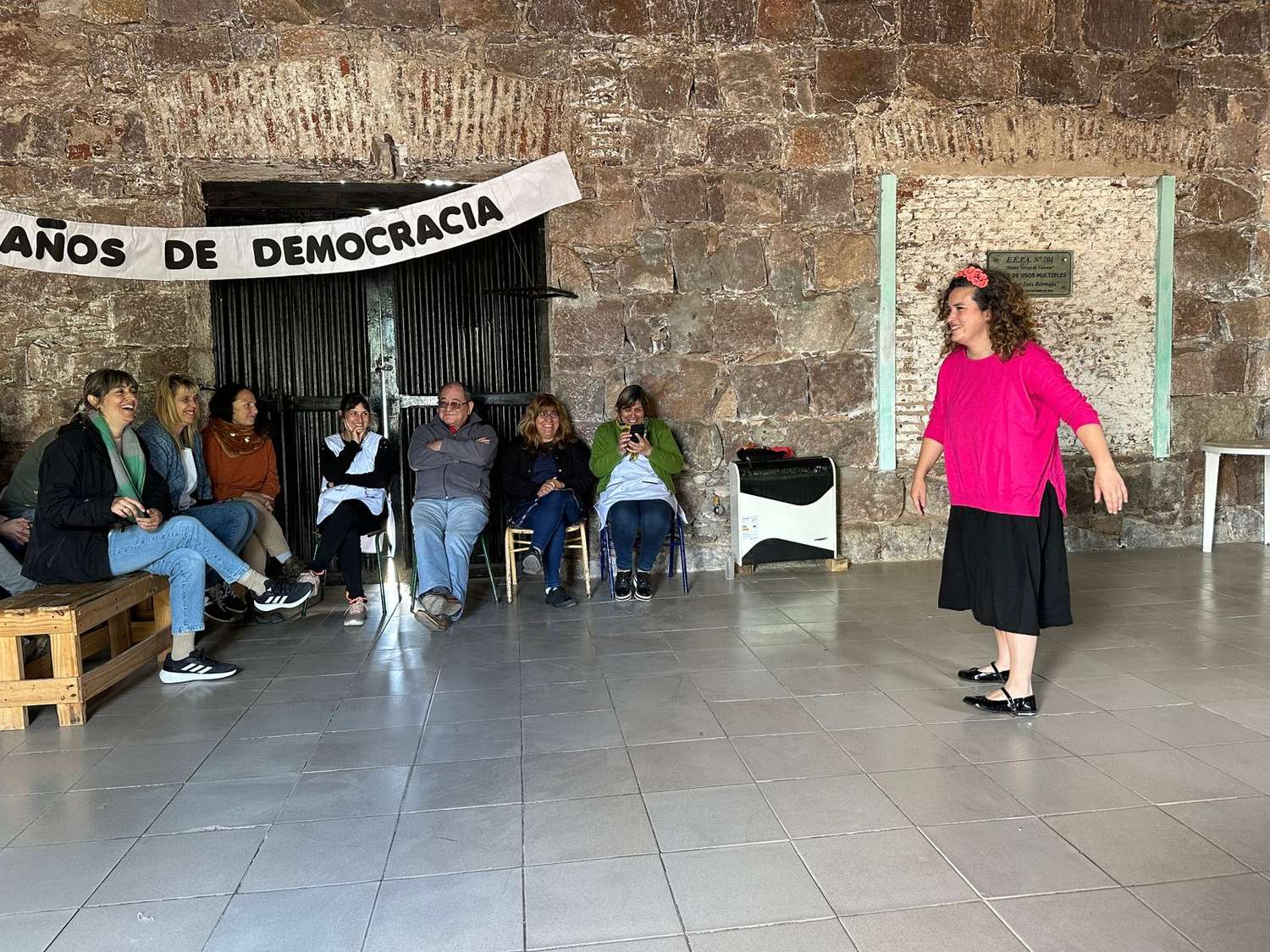 La actriz Julia Esquibel llevó su unipersonal a las cárceles de Sierra Chica y Urdampilleta