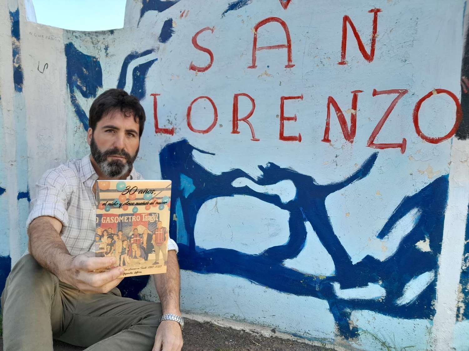 Latorre ofrenda otro libro a la peña de San Lorenzo