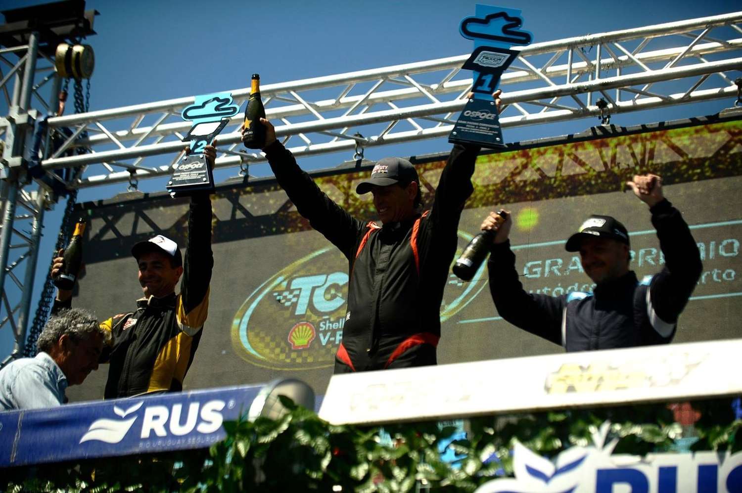 Primer triunfo de Newing en Turismo 4000 Argentino