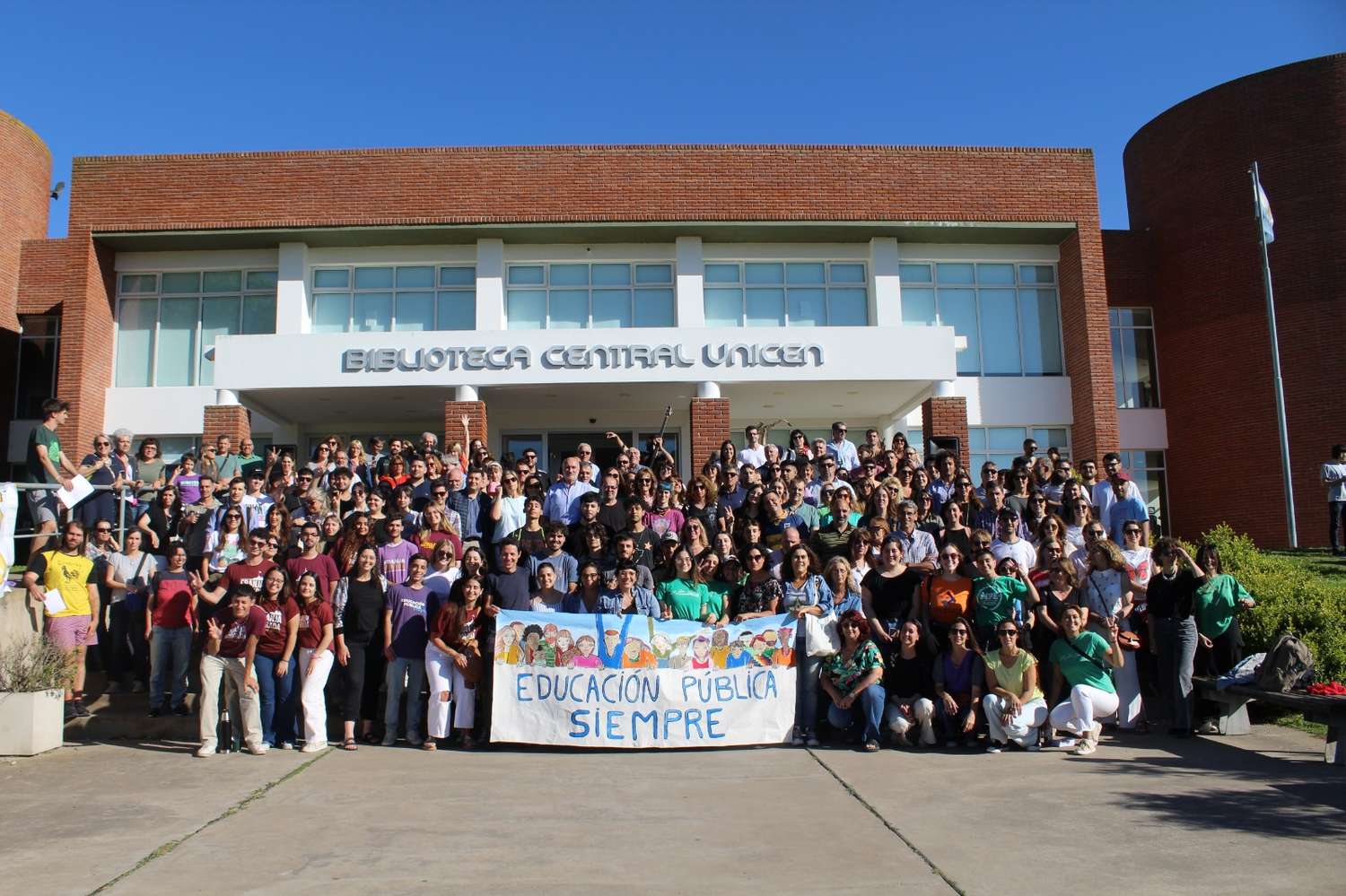 Bajo el hashtag #UniversidadGratuita, la jornada reunió a estudiantes, graduados, investigadores, docentes, no docentes y a la comunidad educativa en general
