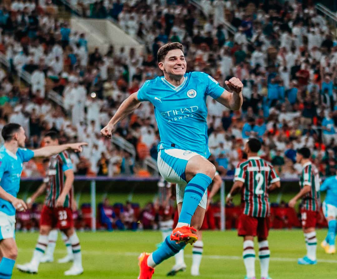 Dos goles de Álvarez en la consagración del City