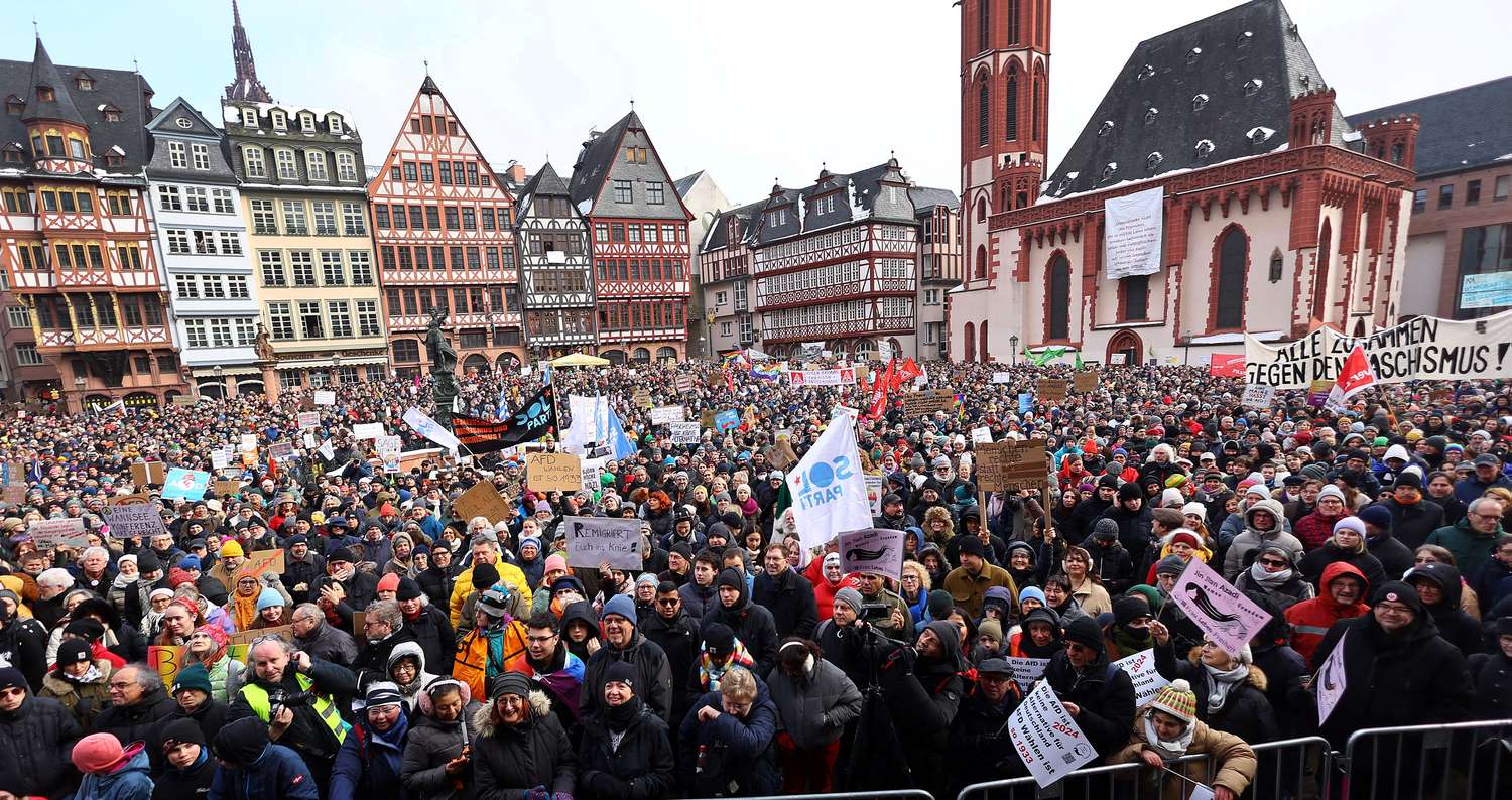 Decenas de miles asistieron a una protesta contra el partido Alternativa para Alemania.