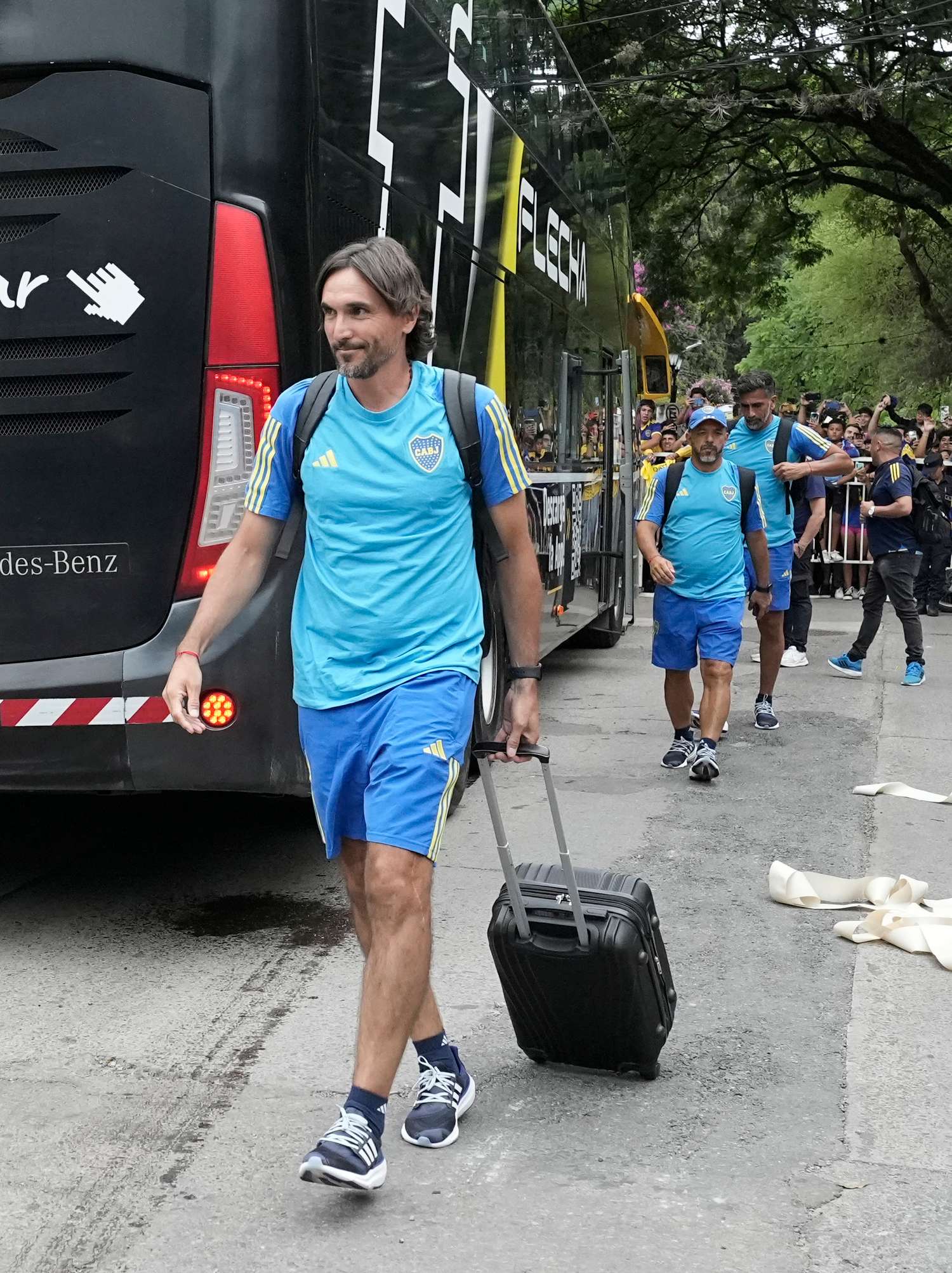 Diego Martínez en su llegada a Salta.