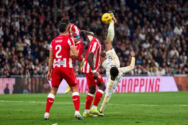 Real Madrid lo dio vuelta en un polémico partido
