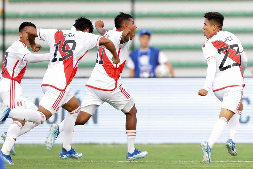 Perú arrancó con victoria