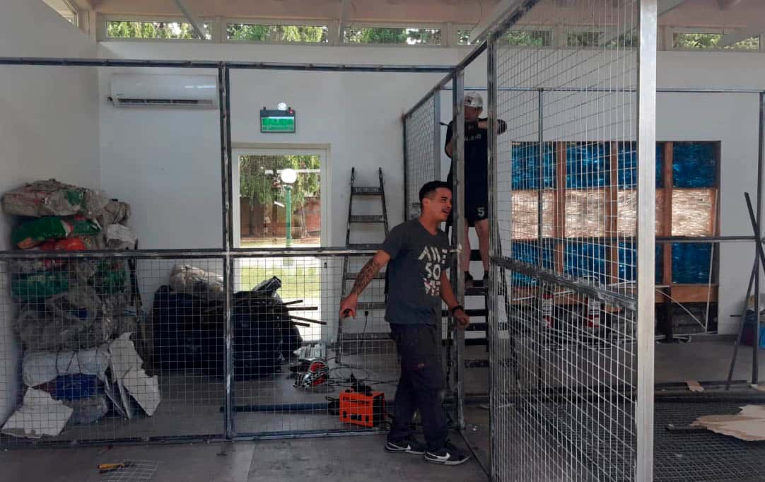 El presidente Javier Milei publicó fotos de la construcción de los caniles para sus perros en la quinta de Olivos.