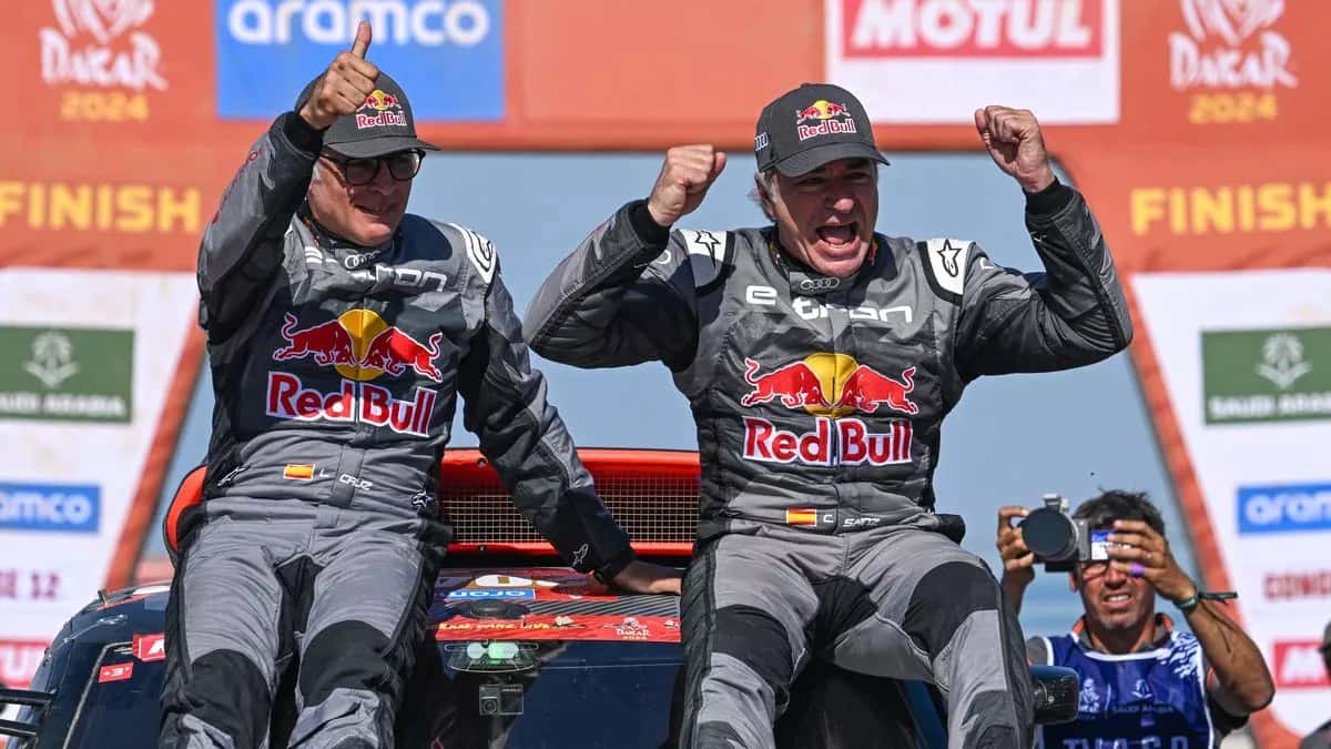 Carlos Sainz festejó su cuarto Dakar.