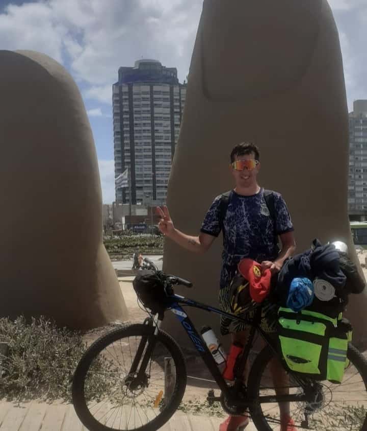 Aventura sobre ruedas: viajó en su bicicleta desde Tandil a Punta del Este