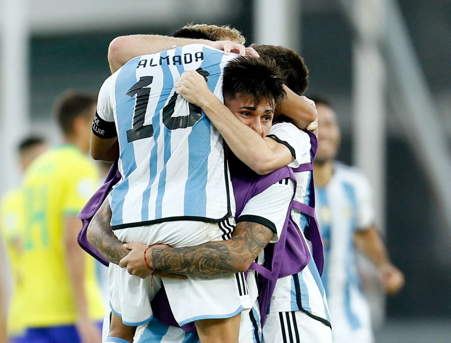 Para Almada, “sería un sueño” que se sume Messi
