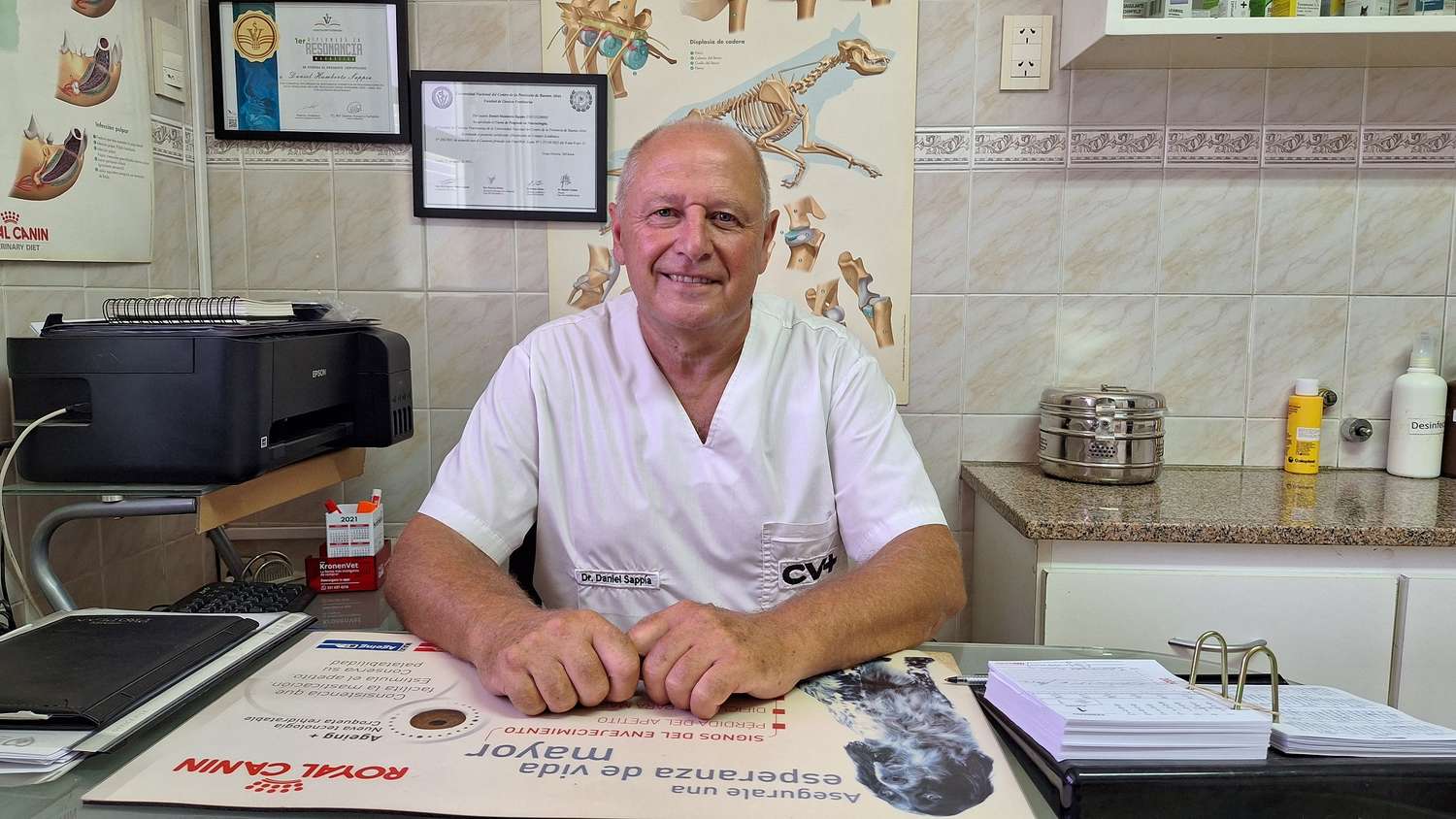 Daniel Sappia celebró 37 años de la fundación de su veterinaria ubicada en Quintana 486.
