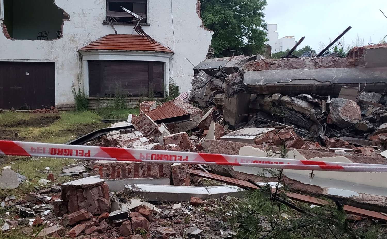 El edificio donde funcionó la Iglesia Luterana quedó reducido a escombros.