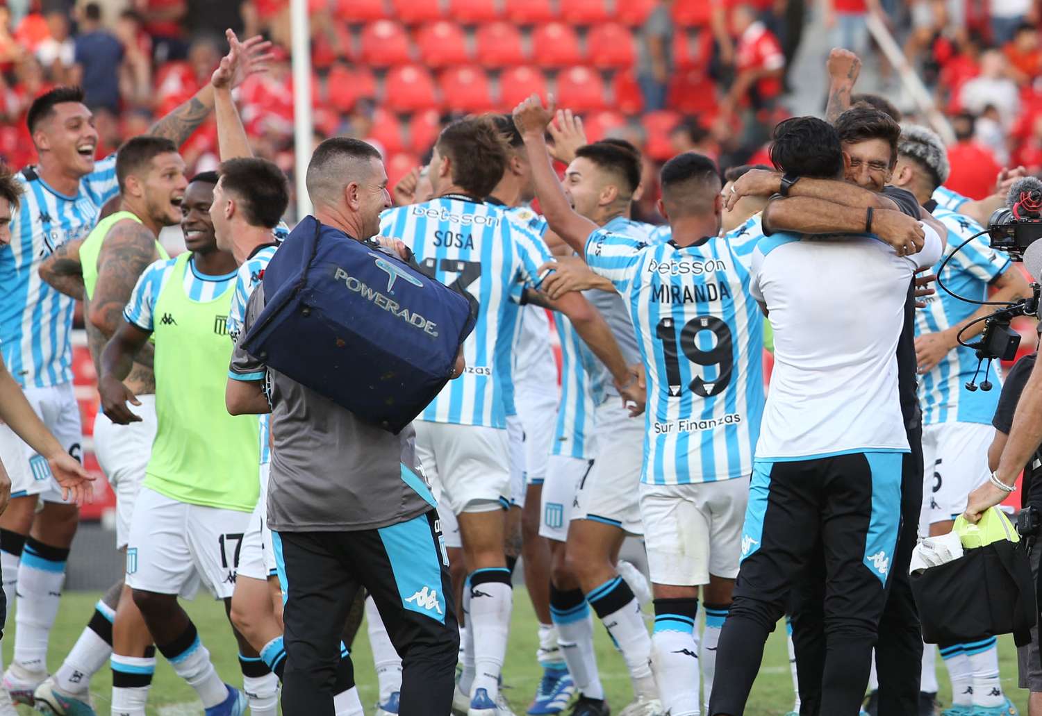 En Avellaneda, el festejo fue todo de un Racing inteligente