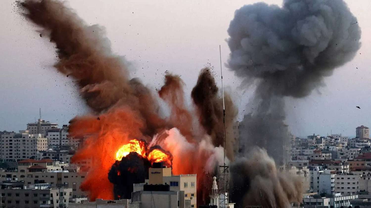 Al menos 92 palestinos murieron en bombardeos israelíes.