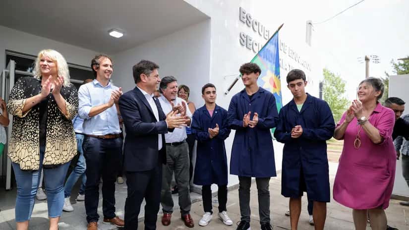 El gobernador bonaerense encabezó el acto de inauguración del edificio de la Escuela Técnica N°1 de Carhué, en el municipio de Adolfo Alsina.