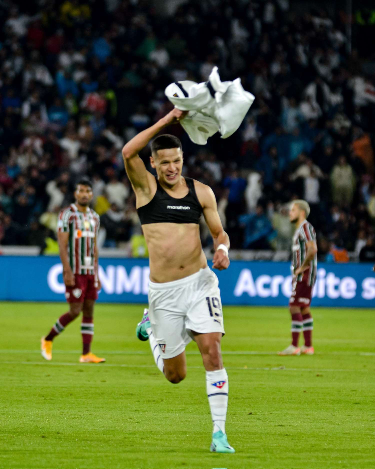 Arce, llegado desde Independiente Rivadavia, anotó el único gol en la ida.