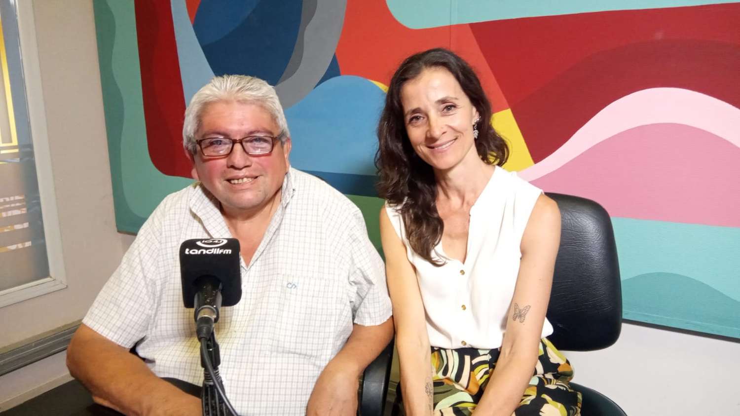 Ángel Molina y Luciana Pareto, desde la radio de El Eco, invitaron al encuentro para compartir vivencias de familias que han tenido diagnósticos de Enfermedades Poco Frecuentes (EPOF).