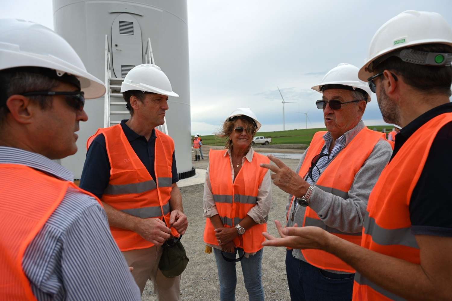 Lunghi visitó el parque eólico La Elbita y dijo que es "un gran paso para el futuro de la ciudad"