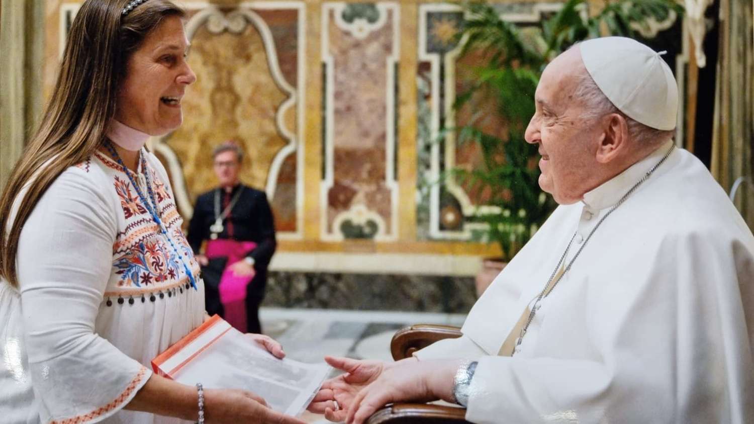 La tandilense Patricia Gelabert, “Mama Antula vuelve en el tiempo” y su encuentro con el Papa Francisco