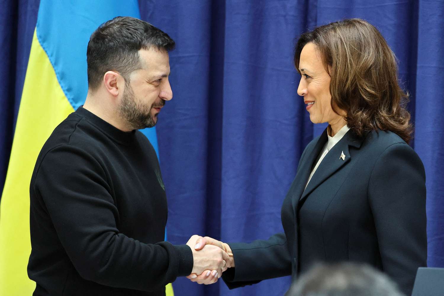 La vicepresidenta estadounidense, Kamala Harris, y el presidente ucraniano participaron de la Conferencia de Seguridad de Munich.