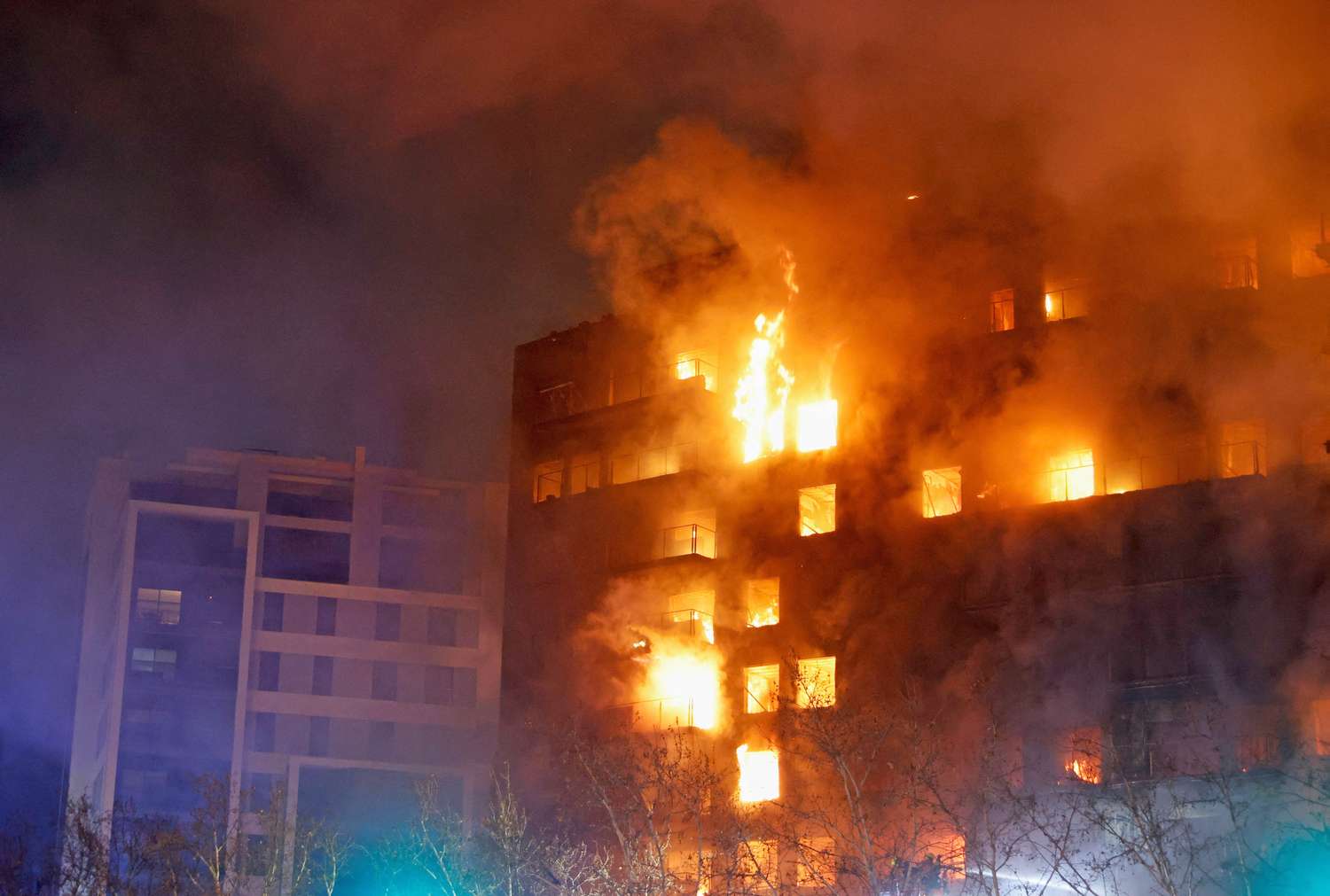 Confirmaron diez muertos por el incendio en edificios de Valencia