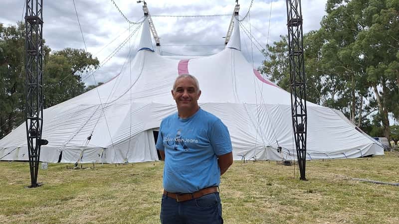 Fabián López, director de Cirque XXI, listo para el estreno de este viernes.