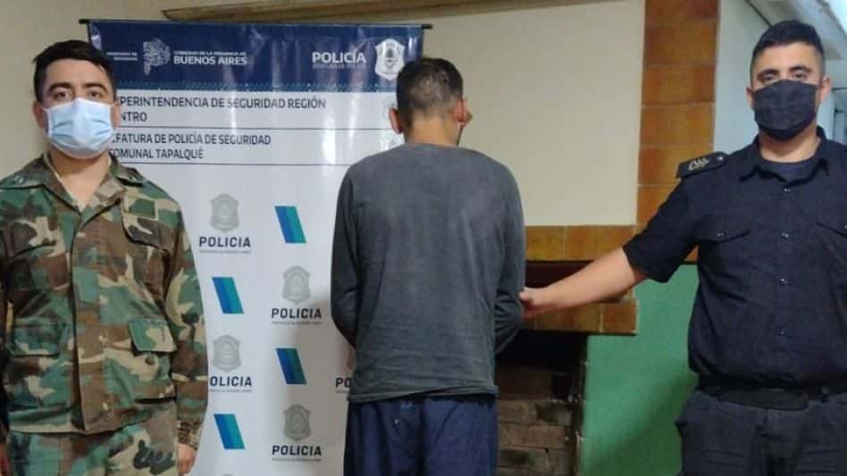 El albañil tandilense en el momento que fue arrestado tras el homicidio en Tapalqué, hace casi dos años.