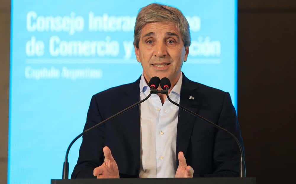 El ministro Luis Caputo expuso ante el Consejo Interamericano de Comercio y Producción (Cicyp).