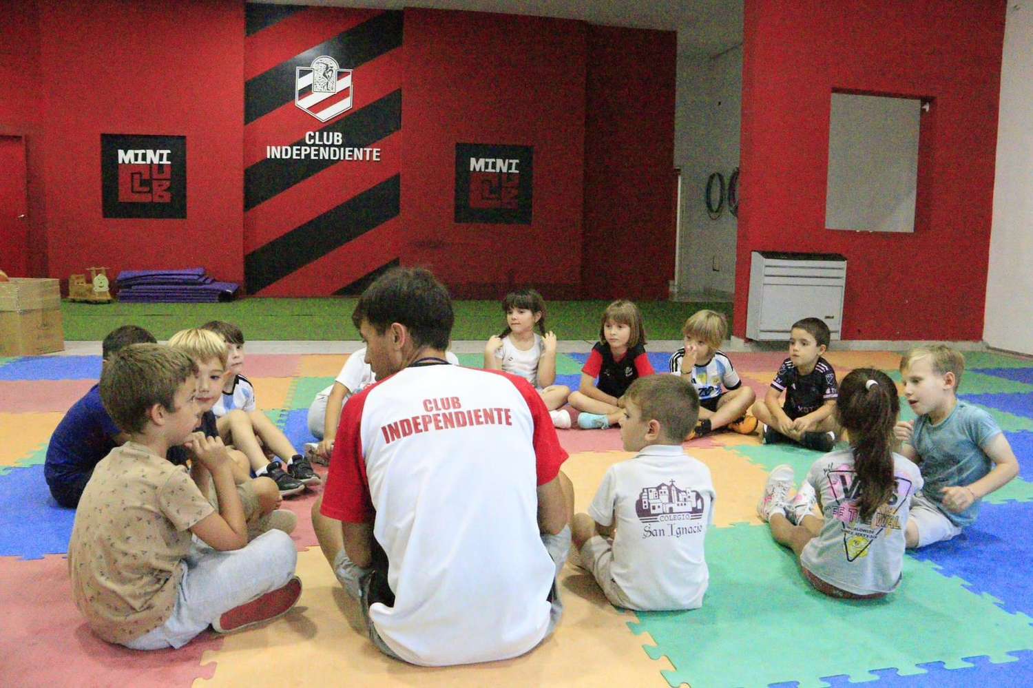 El club Independiente, a pleno con las actividades formativas, invita a sumar deportes al año escolar