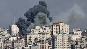 El humo en Gaza, durante la explosión que provocó el ataque aéreo de Israel.