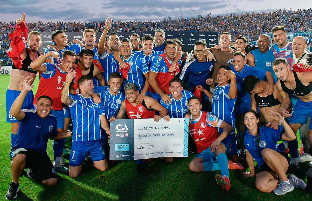 Godoy Cruz avanzó con lo justo frente a San Martín