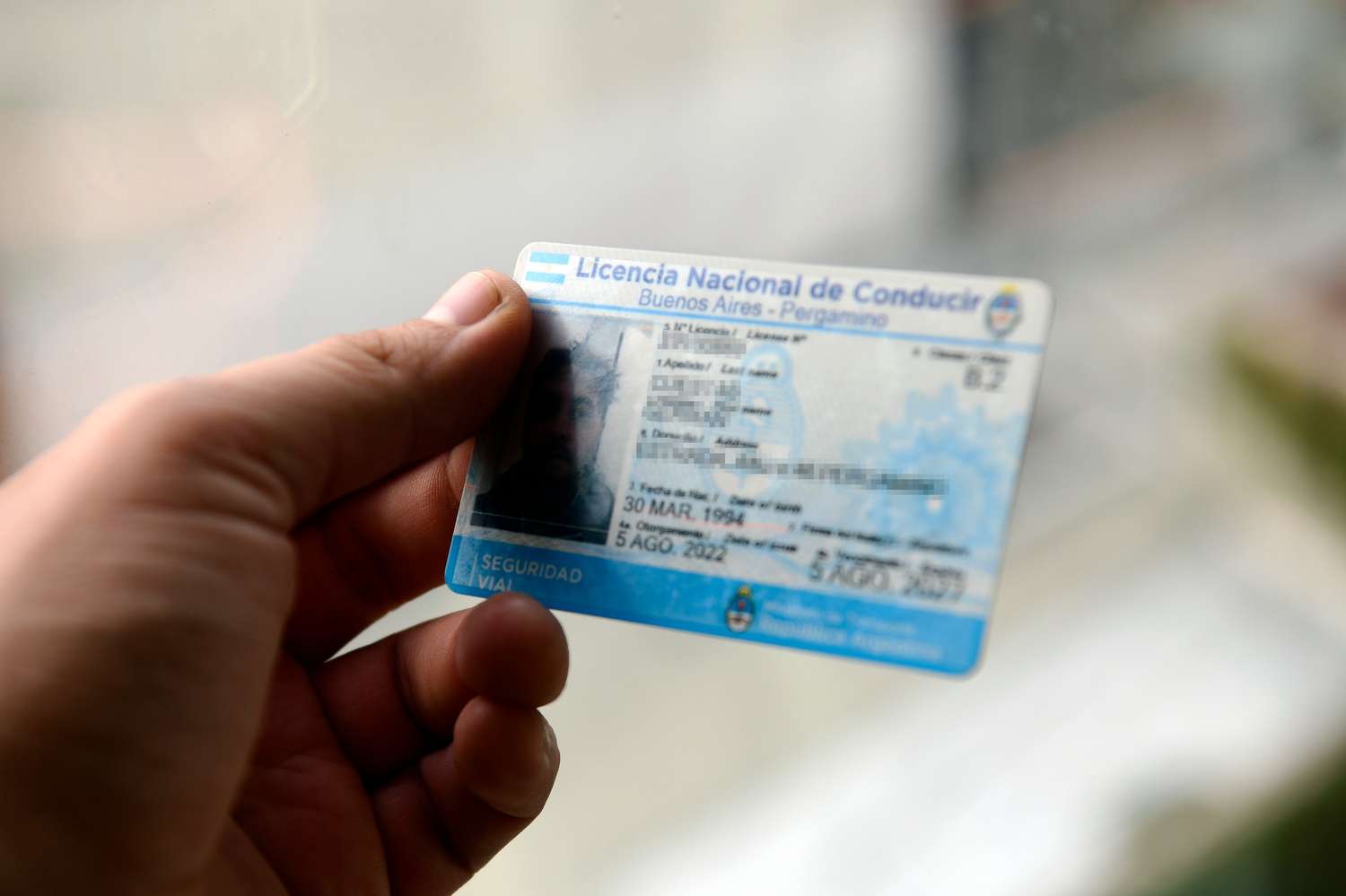 Carnets de conducir: el certificado ya no es válido y podrían caber multas por no retirar la licencia