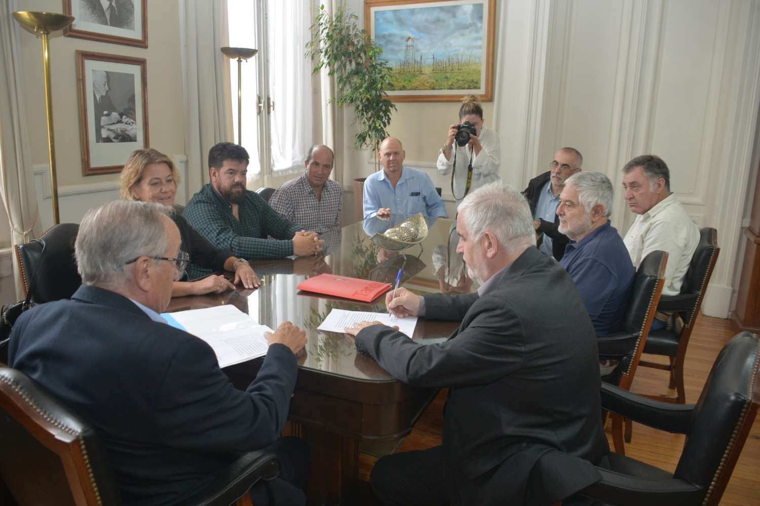 Fernando Vilella visitó la ciudad y firmó un acuerdo de colaboración institucional