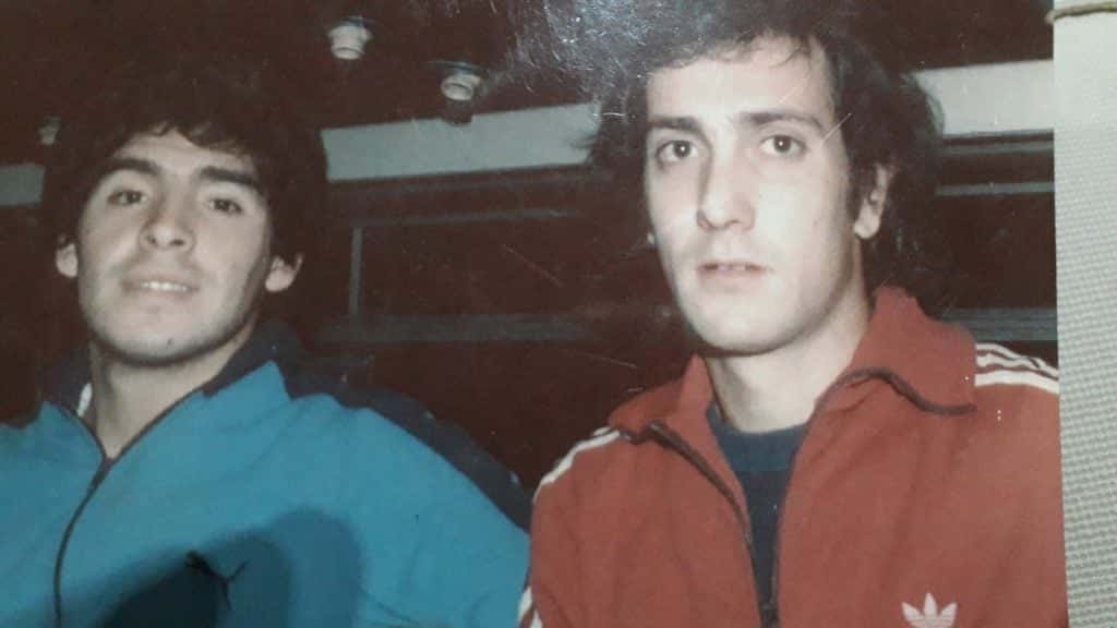 Héctor Arrieta junto a Diego Maradona, con quien coincidió en su paso por Argentinos Juniors.