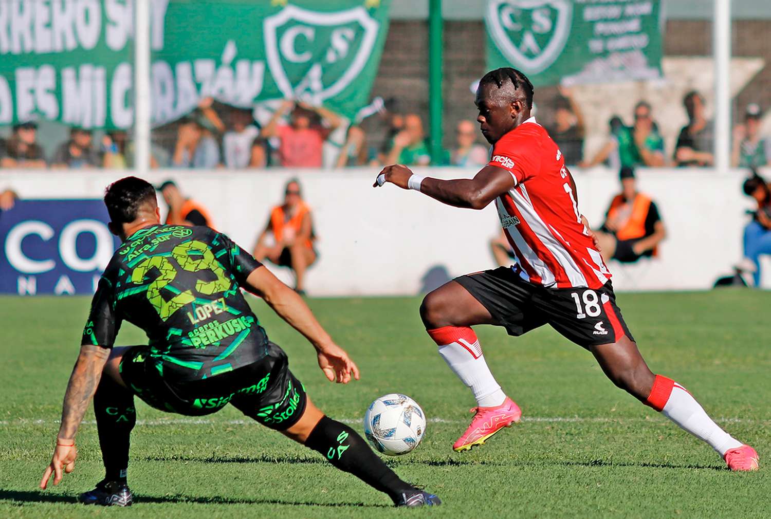 Sarmiento aprovechó las ausencias de Estudiantes