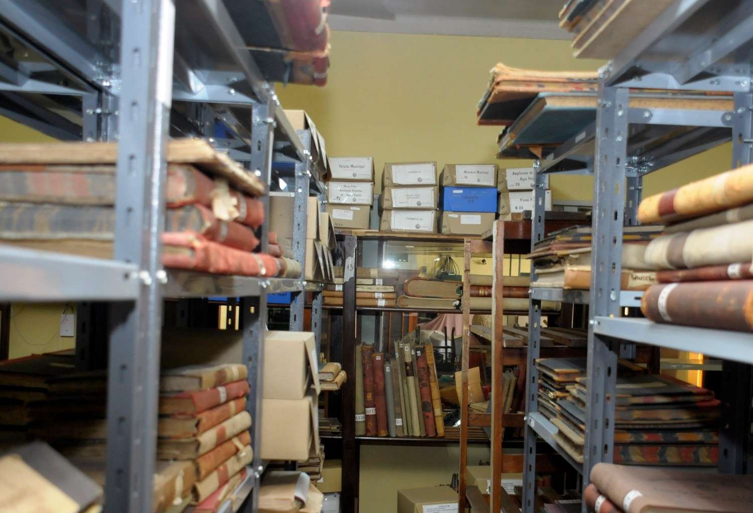 El Archivo Histórico Municipal está de mudanza, en pleno traslado a las instalaciones de la redacción del diario Nueva Era.