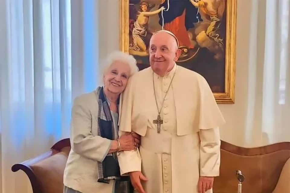 La presidenta de Abuelas de Plaza de Mayo, Estela de Carlotto, y el papa Francisco