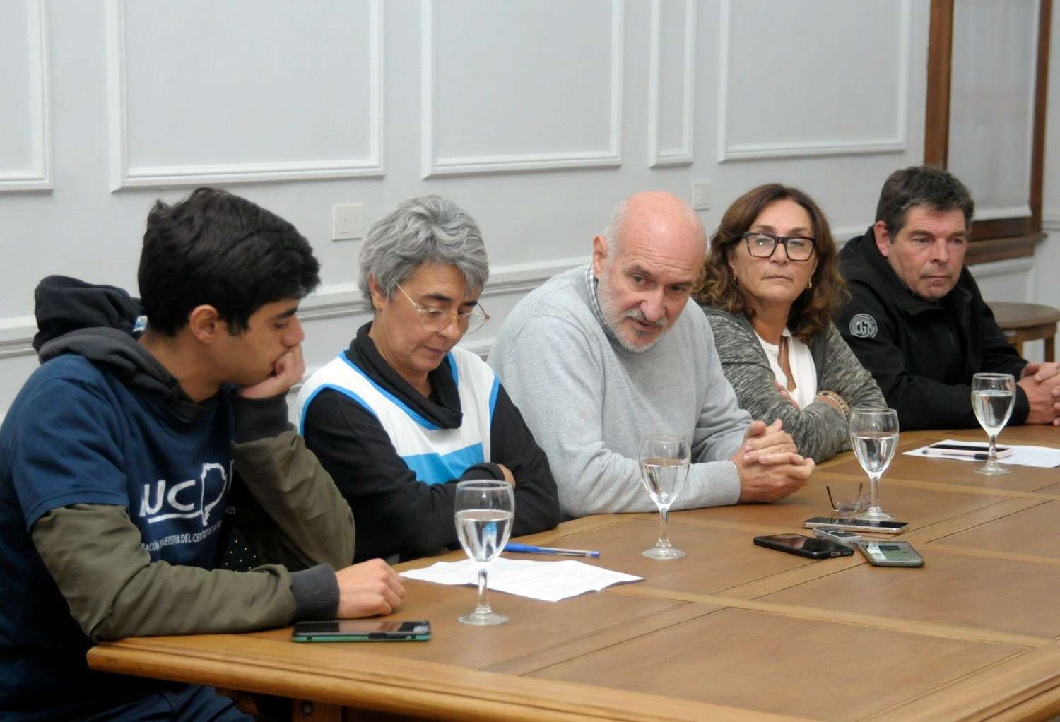 Joaquín Palacios, Verónica Gargiulo, Marcelo Aba, Alicia Spinello y Juan Loidi invitaron a marchar en defensa de la educación pública.
