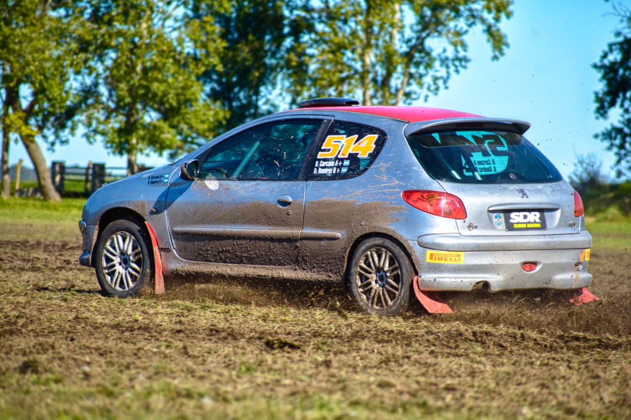 El Peugeot 206 de Cárcano-Ramínez en los caminos de Ayacucho.