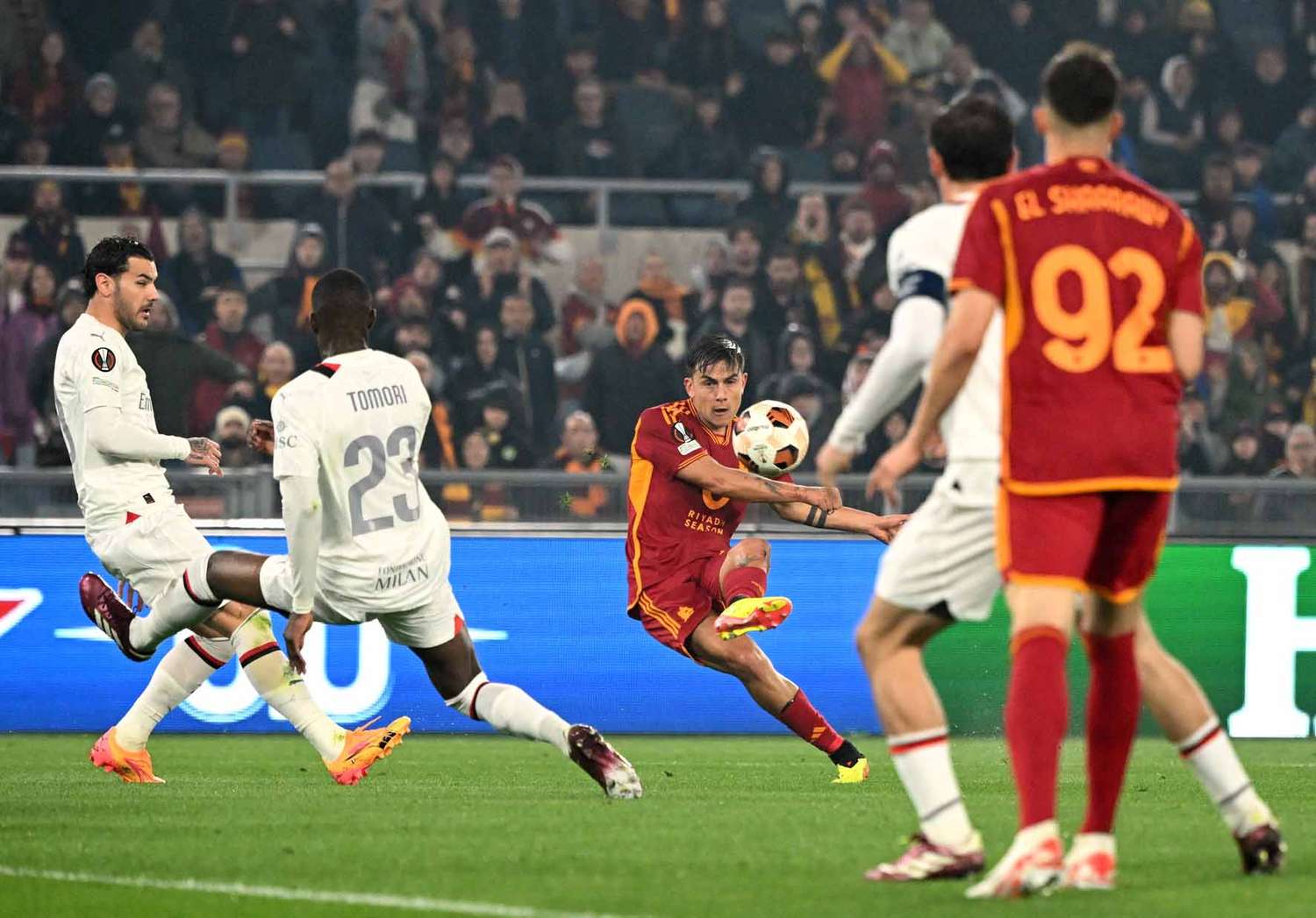 La zurda de Dybala apareció para el segundo gol de Roma.