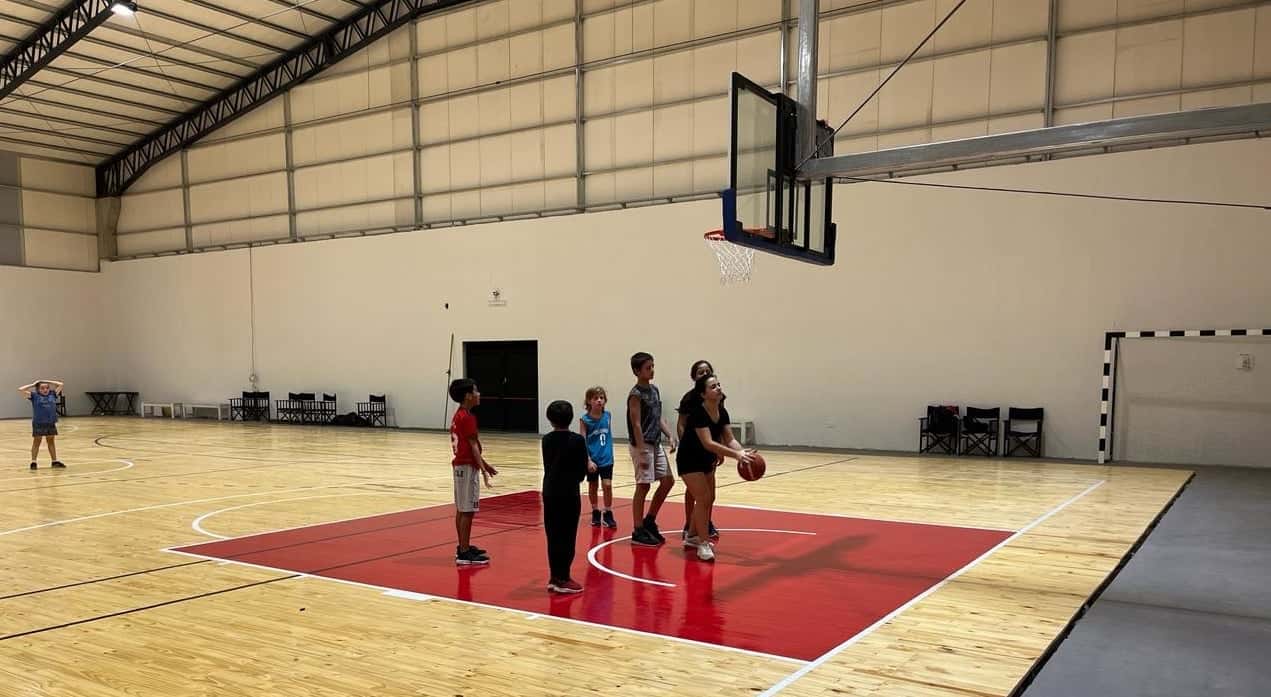 El club EDAL apuesta al futuro con su escuela de básquet focalizada en la formación integral