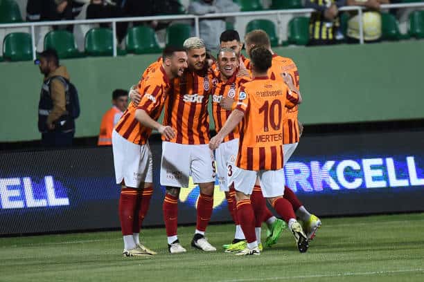 Galatasaray se consagró en una final con escándalo