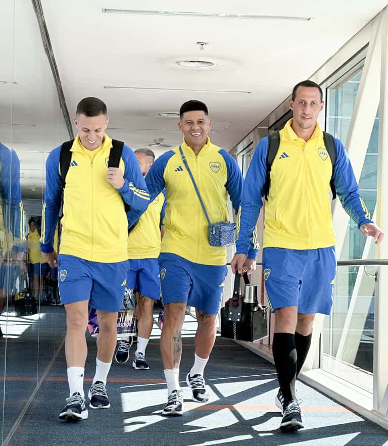 Los jugadores de Boca, antes de partir rumbo a Brasil.