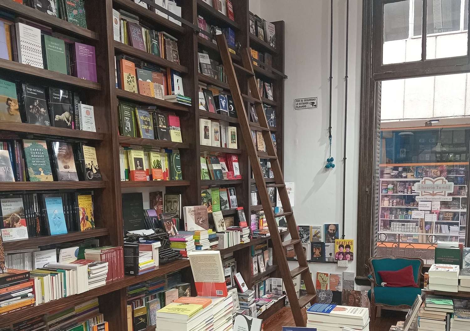 En medio de una caída en las ventas, los libreros luchan por mantener la Ley del Libro