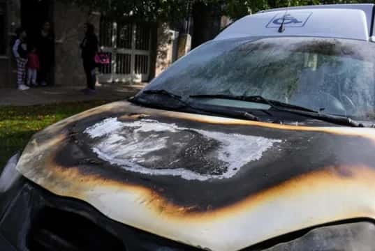 Al menos trece vehículos fueron incendiados durante la madrugada de ayer en Rosario.