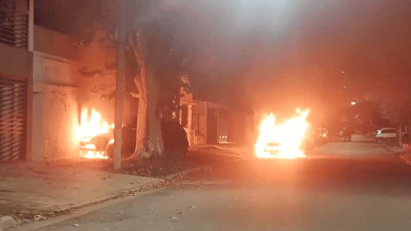 Liberaron a los 3 sospechosos de incendiar 13 automóviles en Rosario