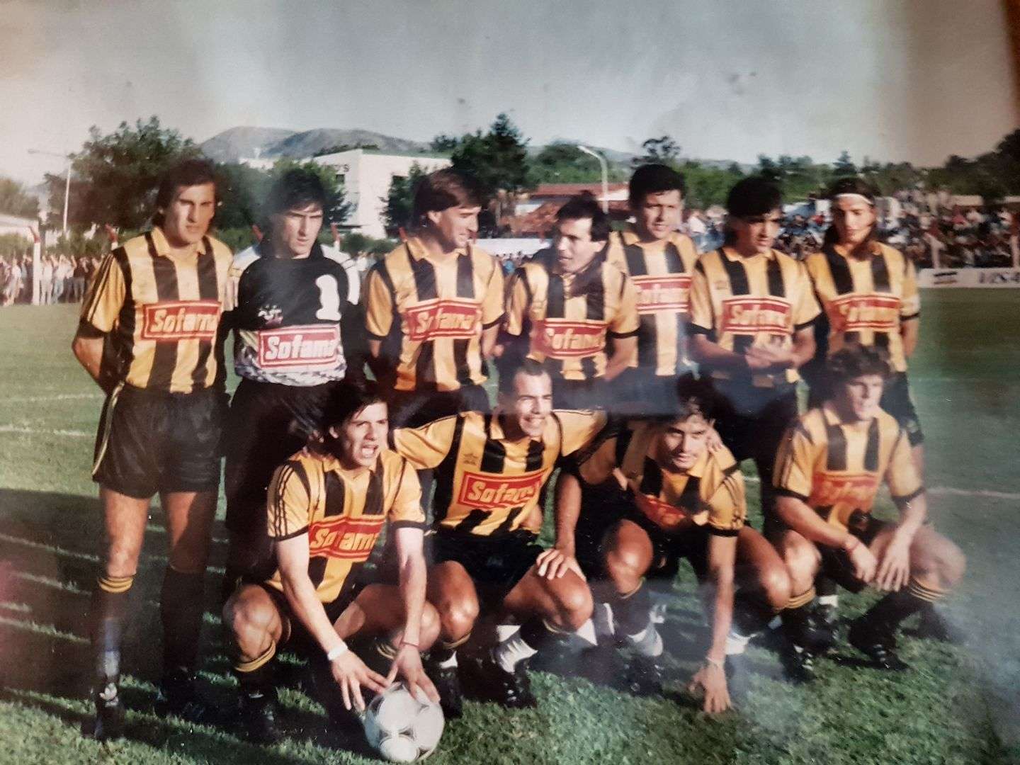 Una formación de Santamarina en la temporada 92/93. Arriba: Piazzalonga, Ducca, Callejo, Bertolini, Cocilovo, Cortadi y Marcelo Kabalín. Abajo: Marzo, Río, Claudio García y Knussel.