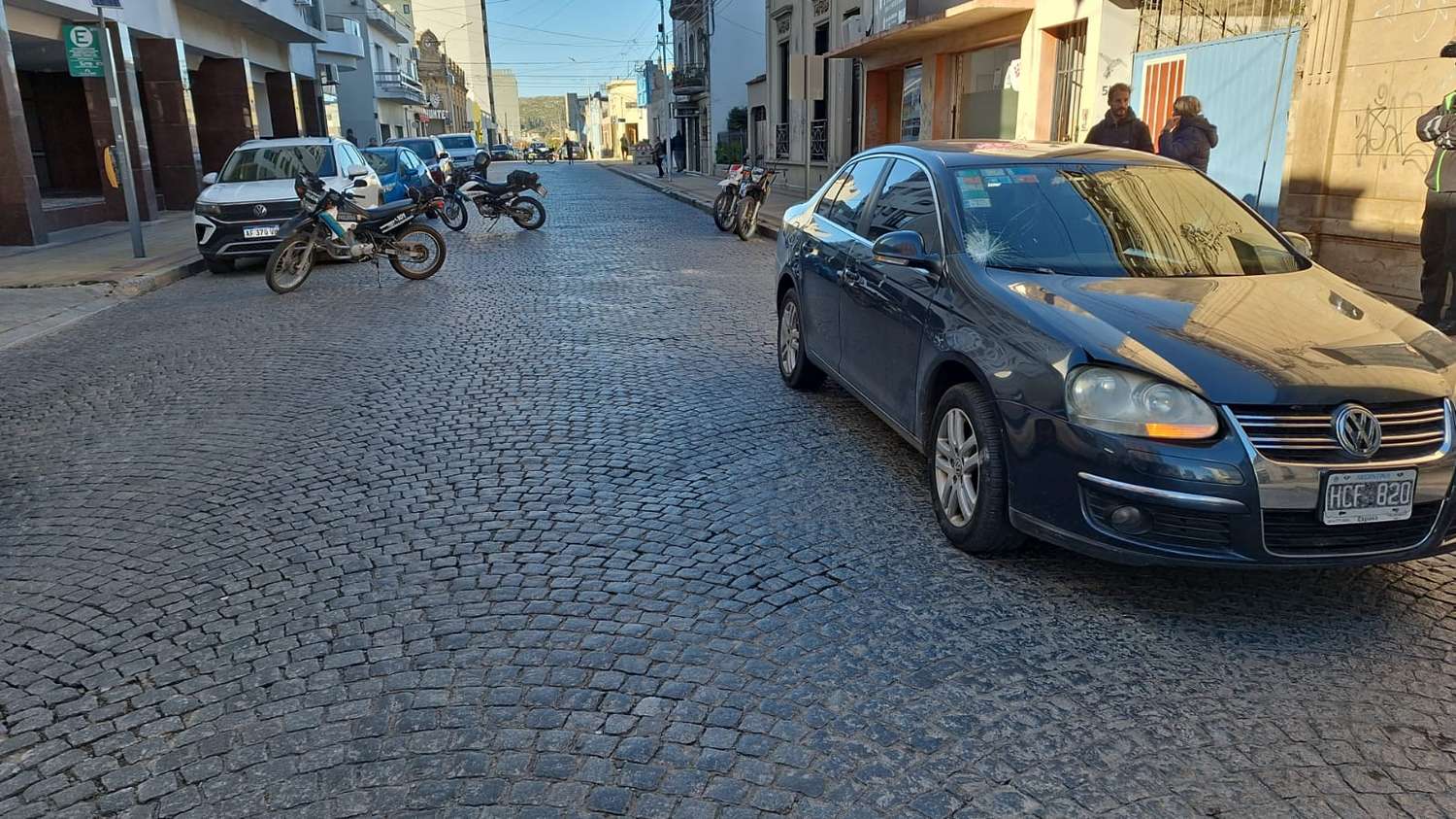 Una mujer fue hospitalizada luego de ser atropellada por un auto en pleno centro