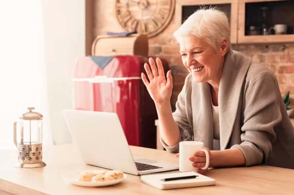 Cómo conectar a las personas mayores a la era digital